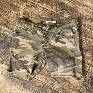 Levi’s jean shorts camo